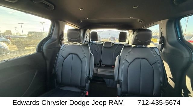 2026 Chrysler Pacifica Select - Photo 32