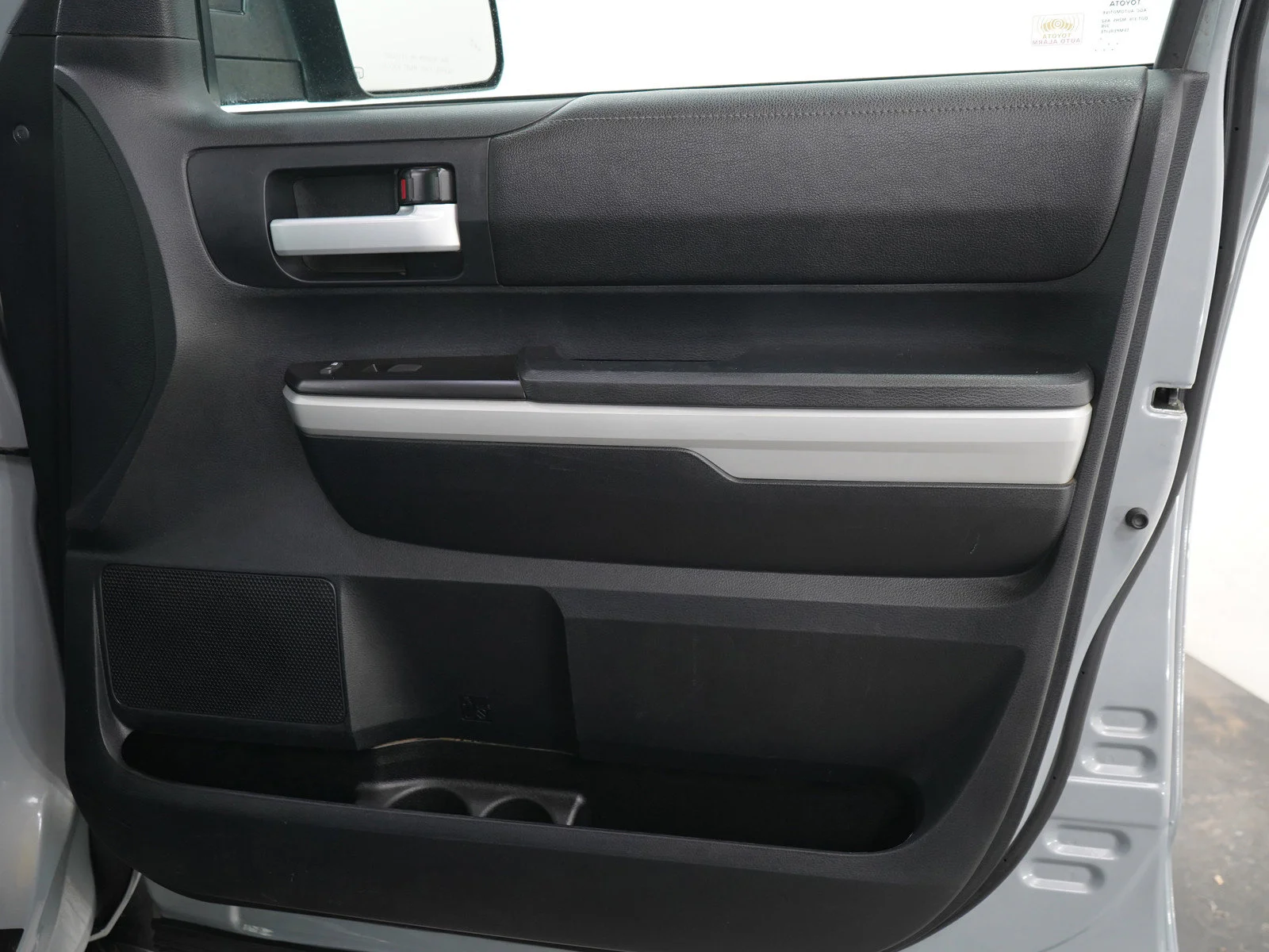 Used 2018 Cement Toyota SR5 image 12