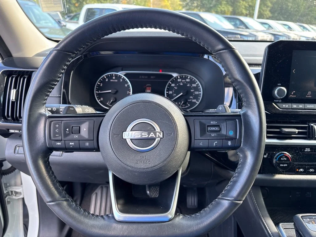 Used 2022 White Nissan SV image 10