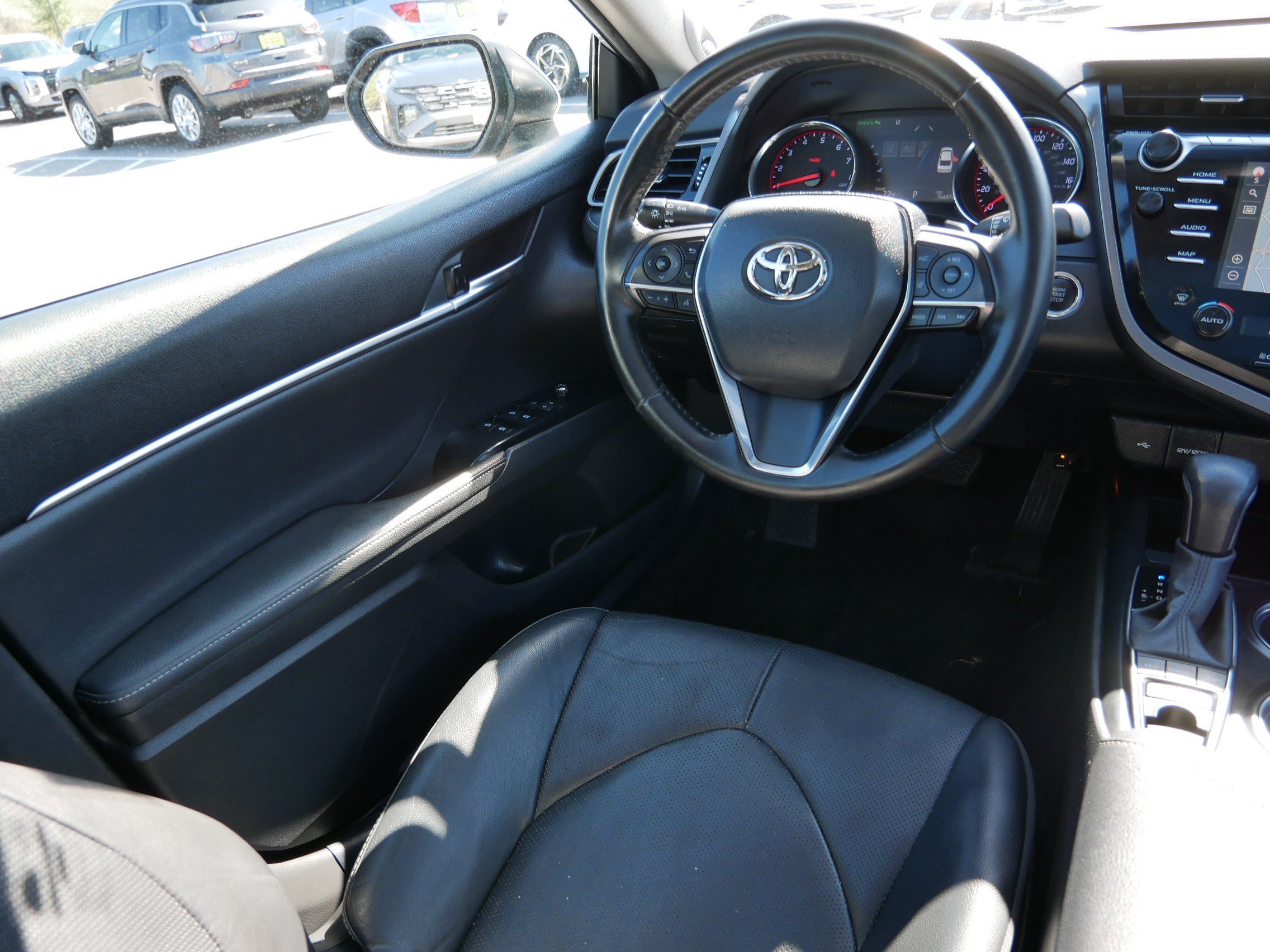 2020 Toyota Camry XSE - Photo 9