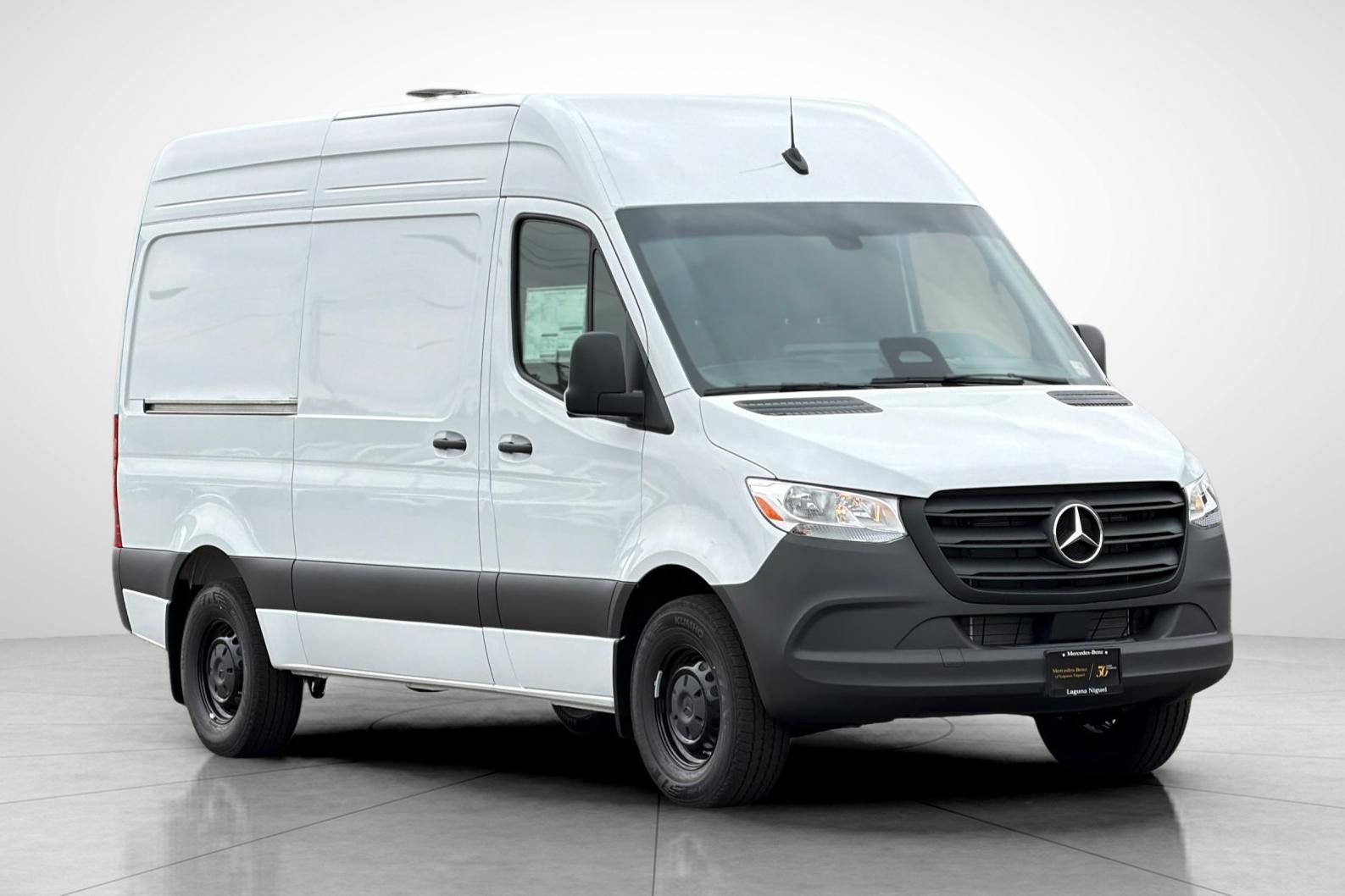 New 2026 Arctic White Mercedes-Benz Cargo 144 WB image 25