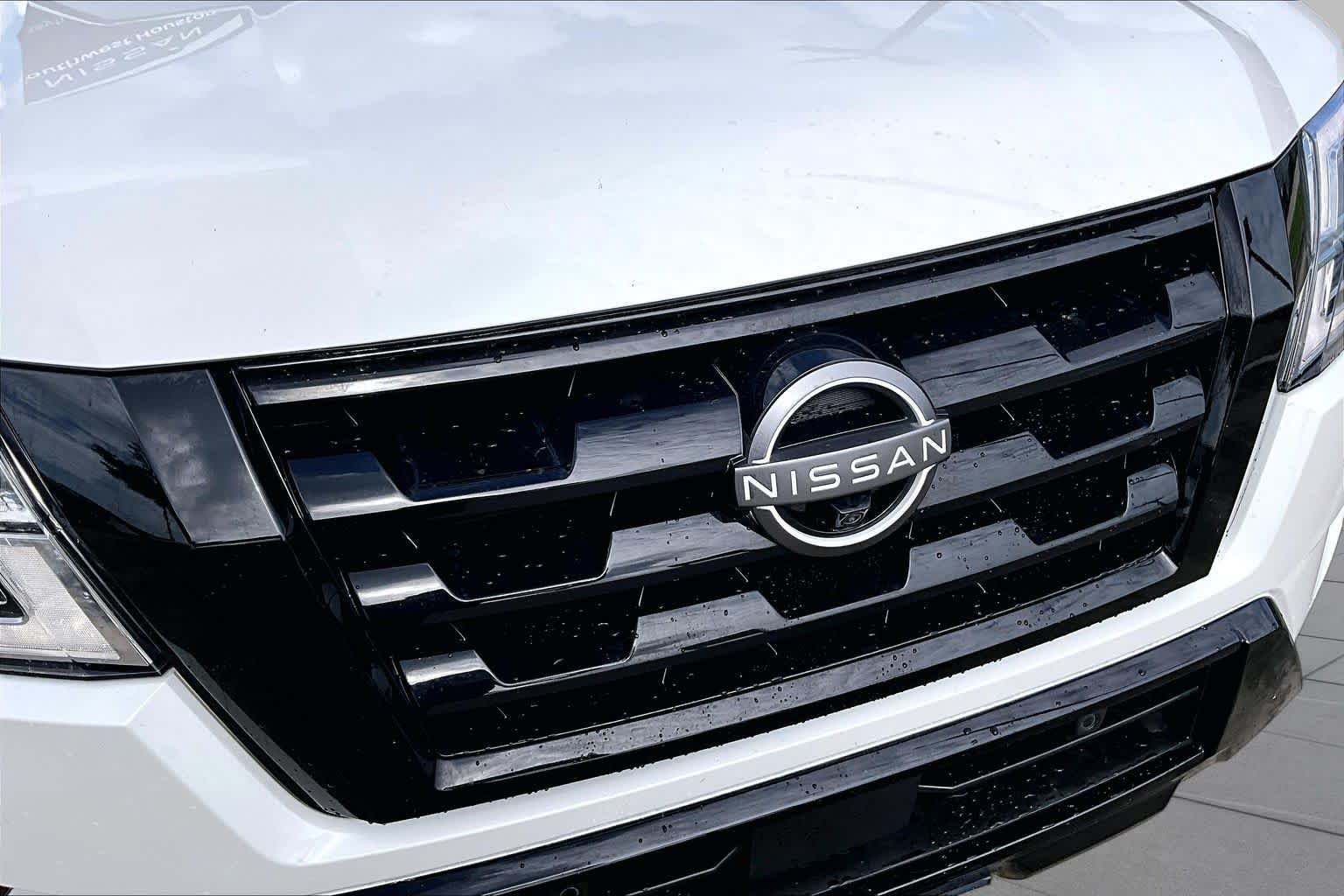 Certified Used 2023 Aspen White Tricoat Nissan SL image 28