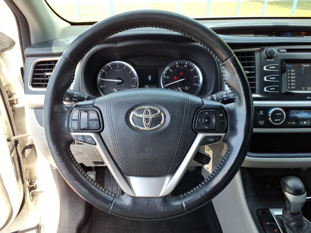 Used 2015 Blizzard Pearl Toyota LE V6 image 21