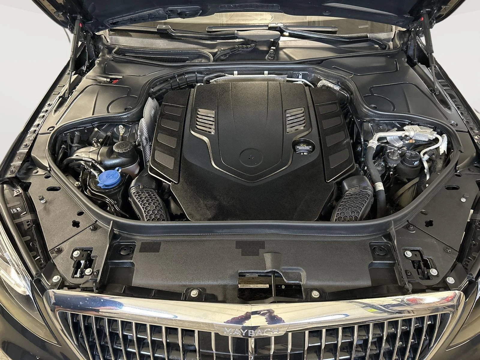 Used 2019 Anthracite Blue Metallic Mercedes-Benz Maybach S 560 image 31