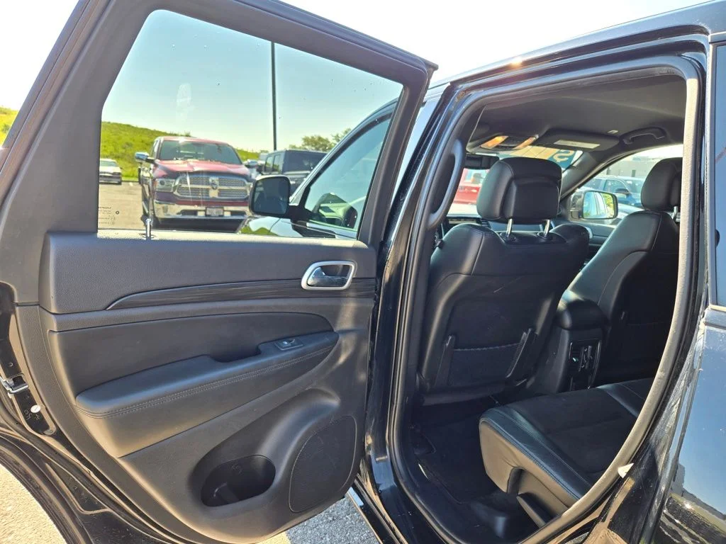 Certified Used 2020 Black Jeep Altitude image 29