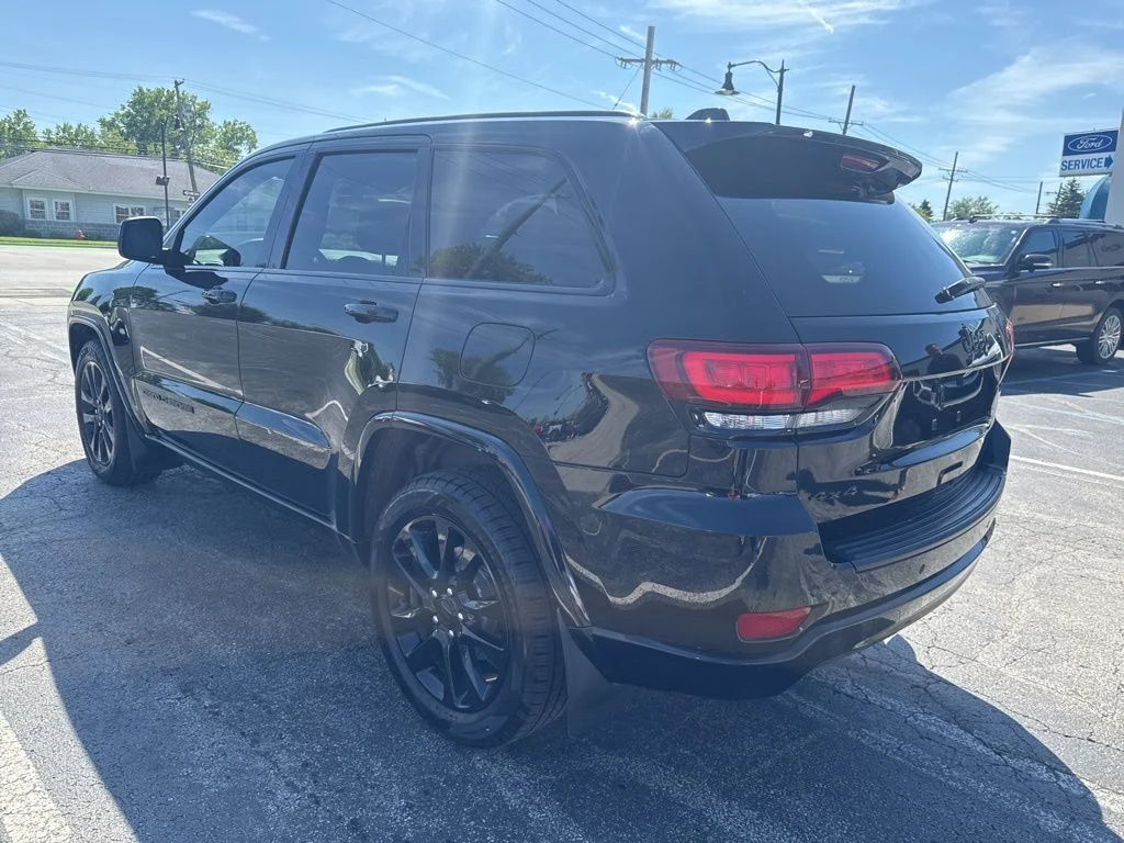 Certified Used 2019 Diamond Black Jeep Altitude image 6