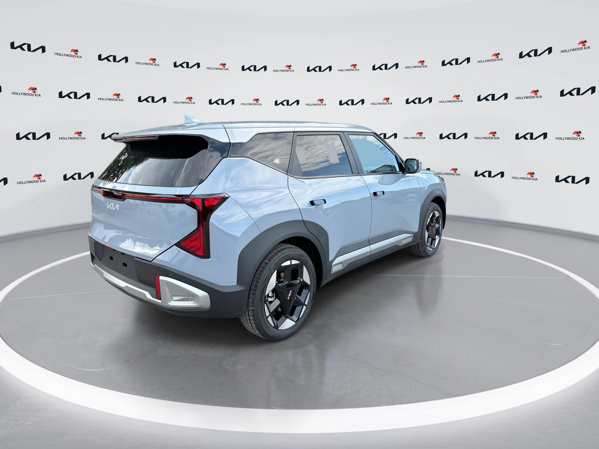 New 2027 Pale Gray Kia S image 8