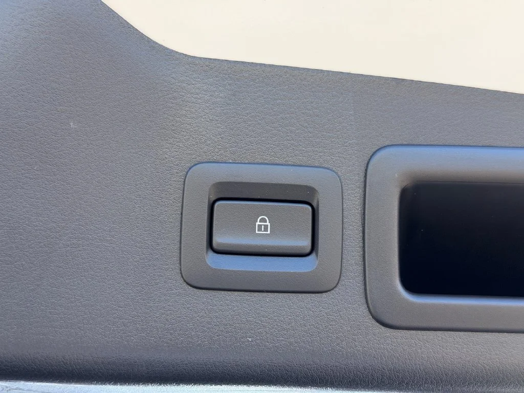 Used 2019 White Mazda Preferred image 18