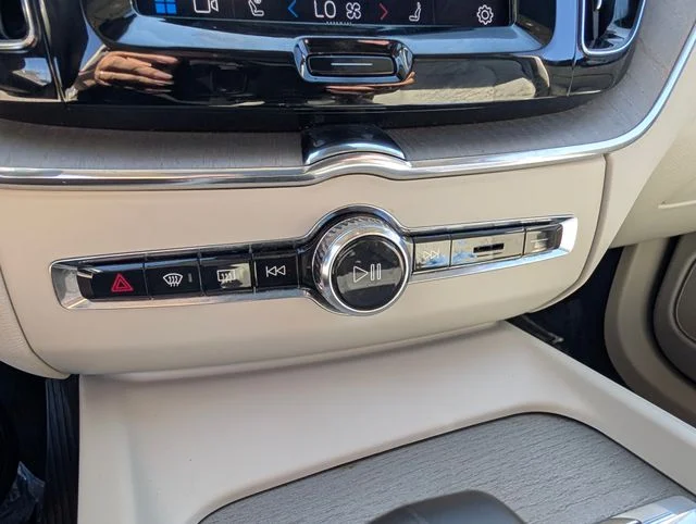 2023 Volvo XC60 Plus - Photo 28