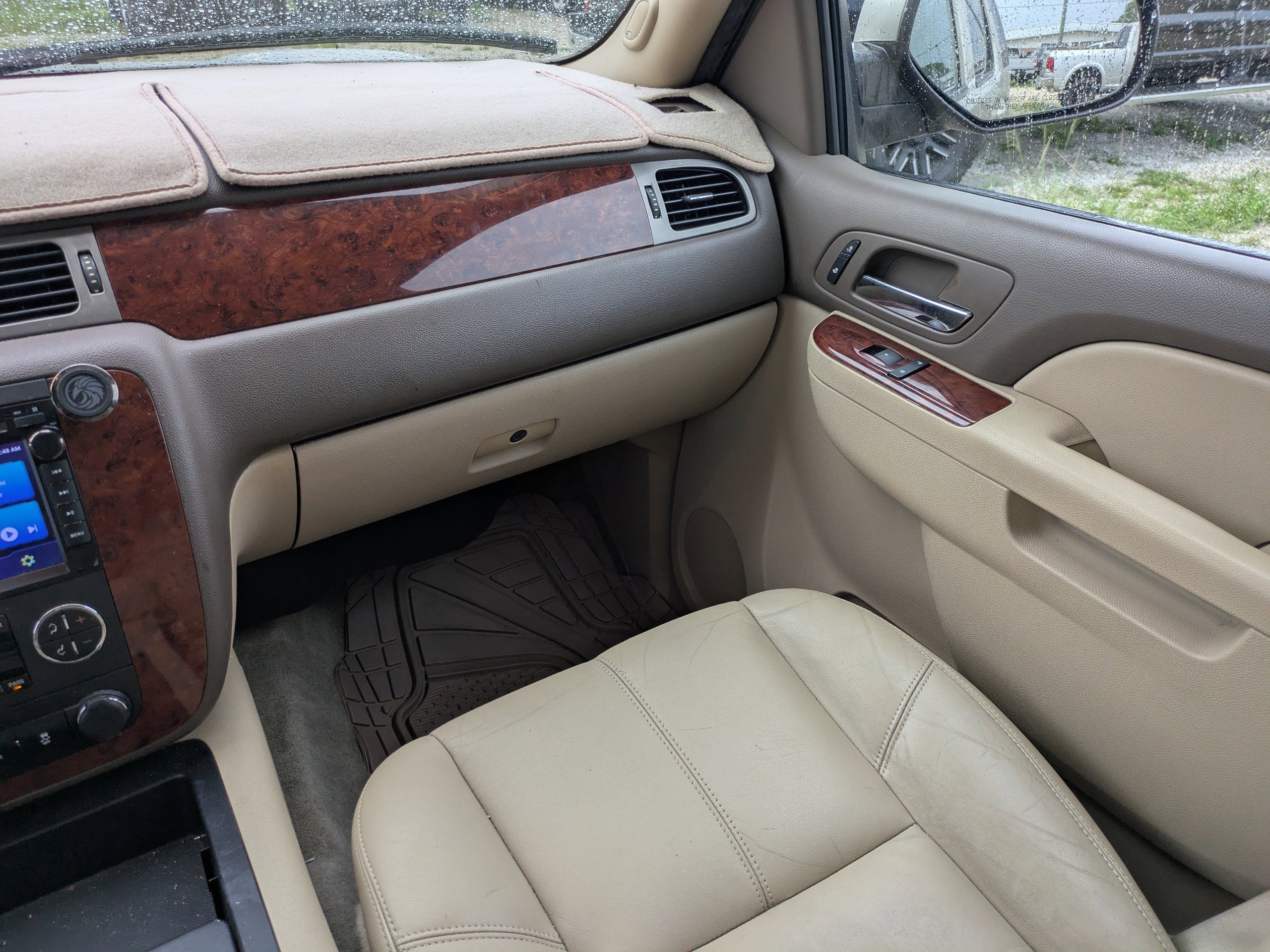 Used 2014 Champagne Silver Metallic Chevrolet LT image 17