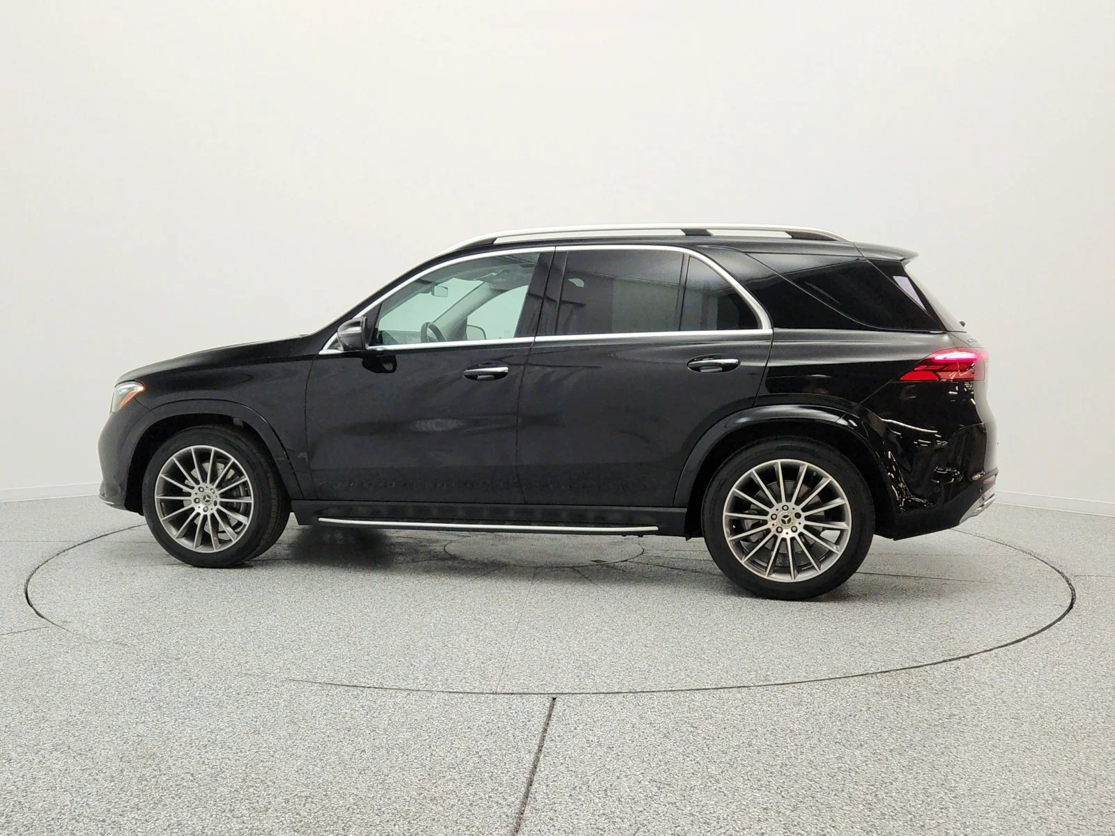 Used 2024 Black Mercedes-Benz GLE 350 4MATIC® SUV image 8