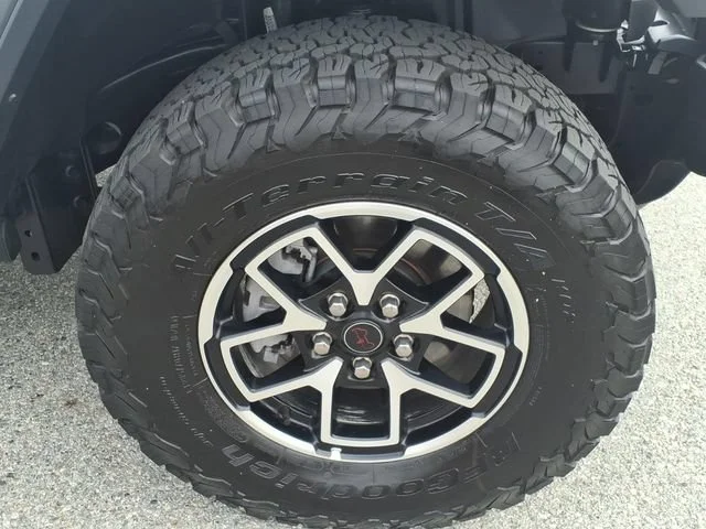 Used 2025 White Jeep 4-Door Rubicon 4x4 image 3