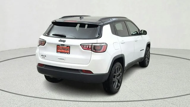 New 2026 Bright White Clear-Coat Exterior Paint Jeep Limited image 8