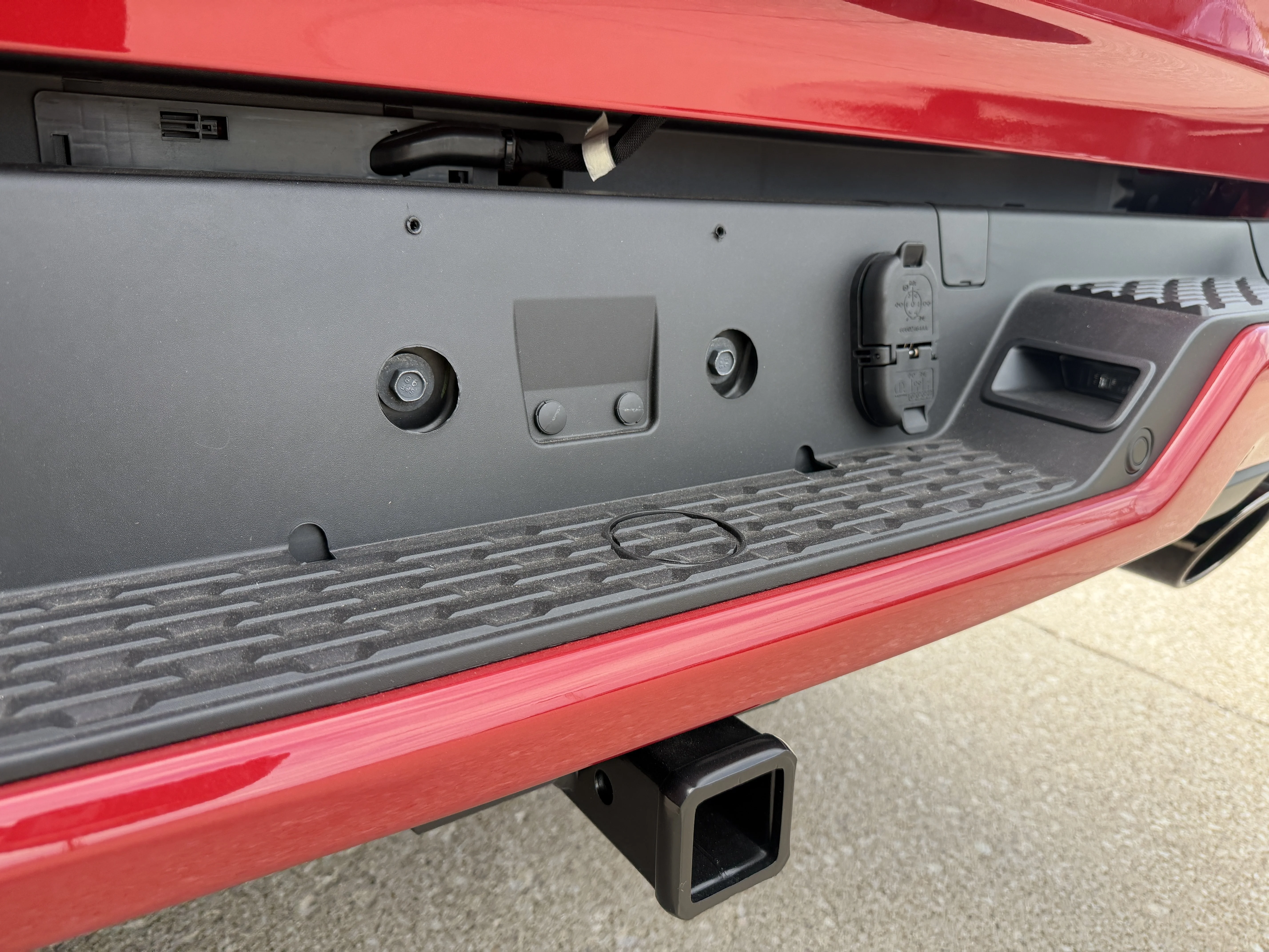 New 2026 Molten Red Pearl-Coat Exterior Paint RAM Laramie image 11
