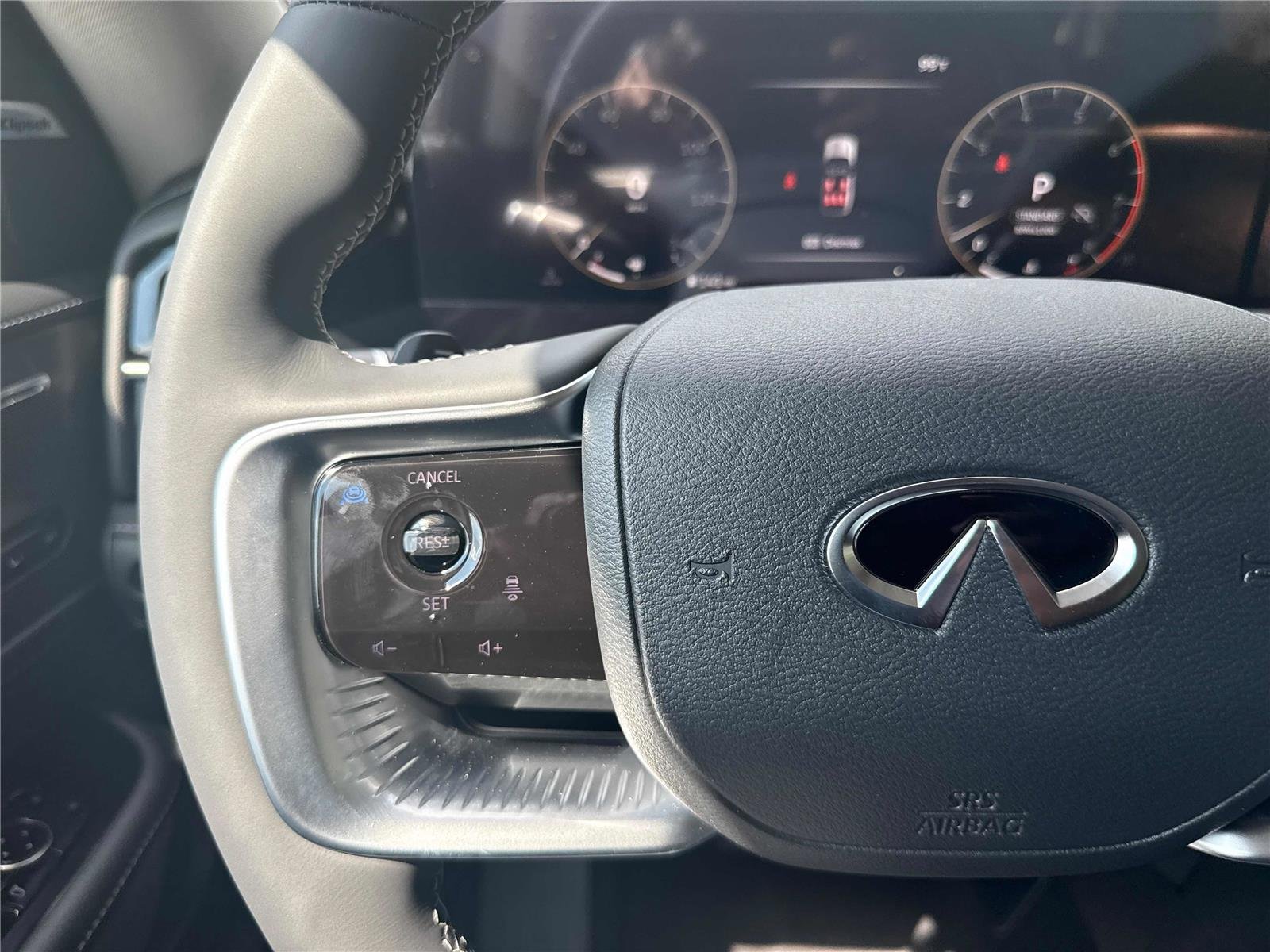 New 2027 RADIANT WHITE INFINITI Luxe 2WD image 18
