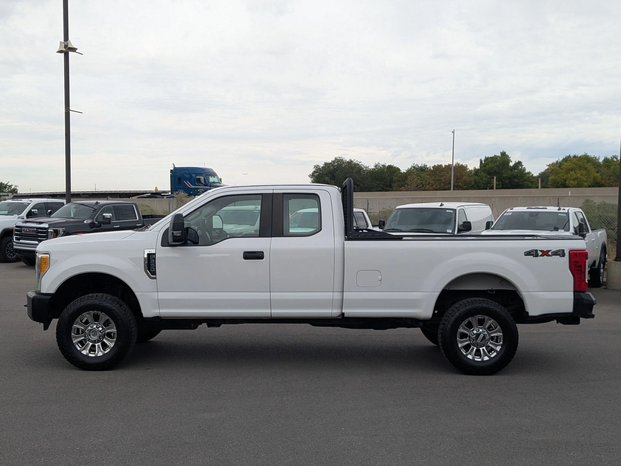 Used 2017 Oxford White Ford XL image 2