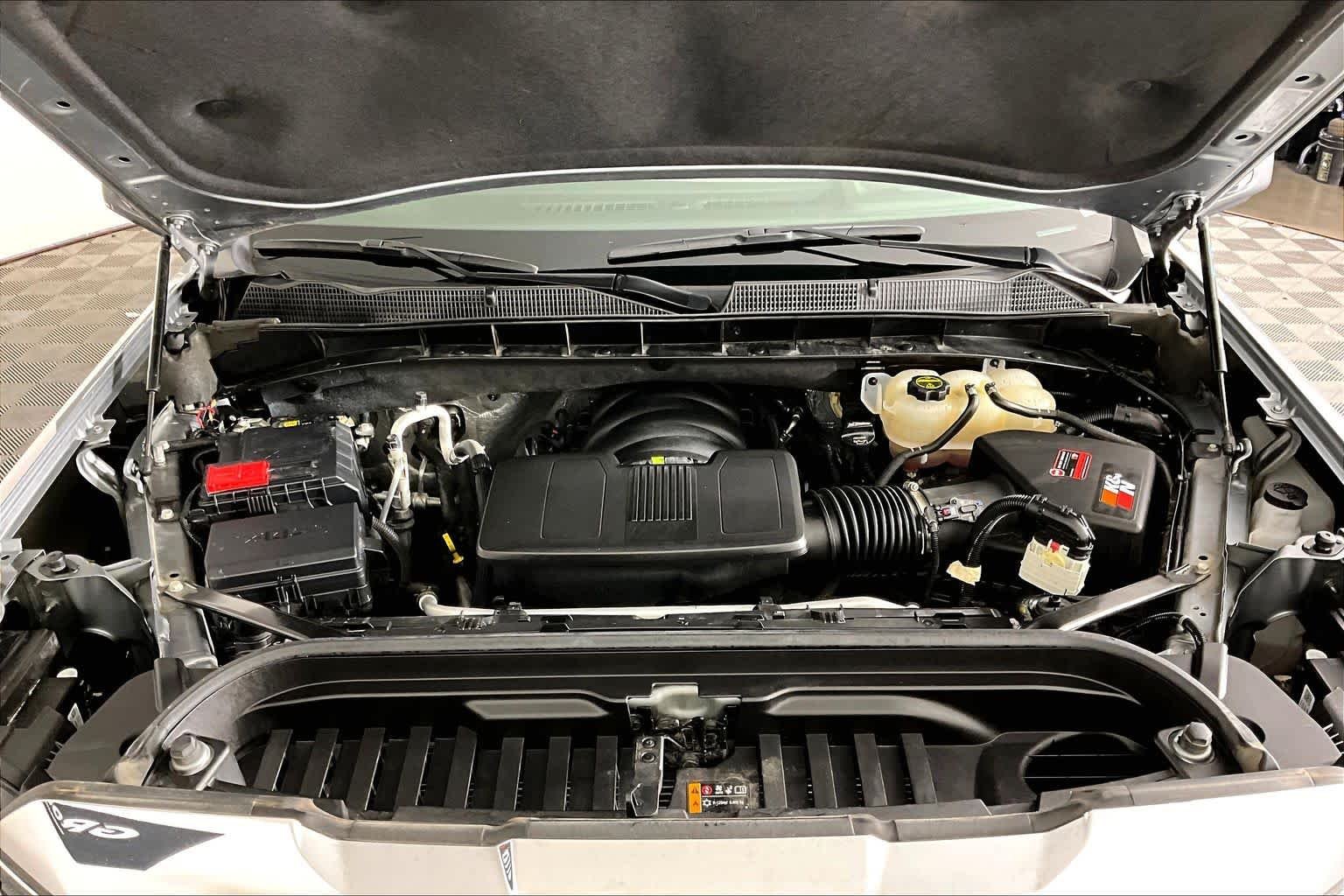 Used 2024 Sterling Metallic GMC SLT image 29