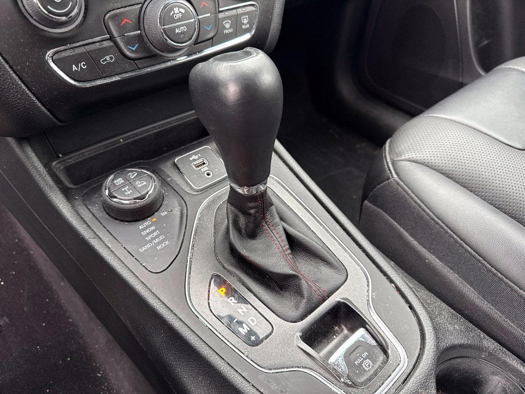 Used 2022 Black Jeep Trailhawk image 33