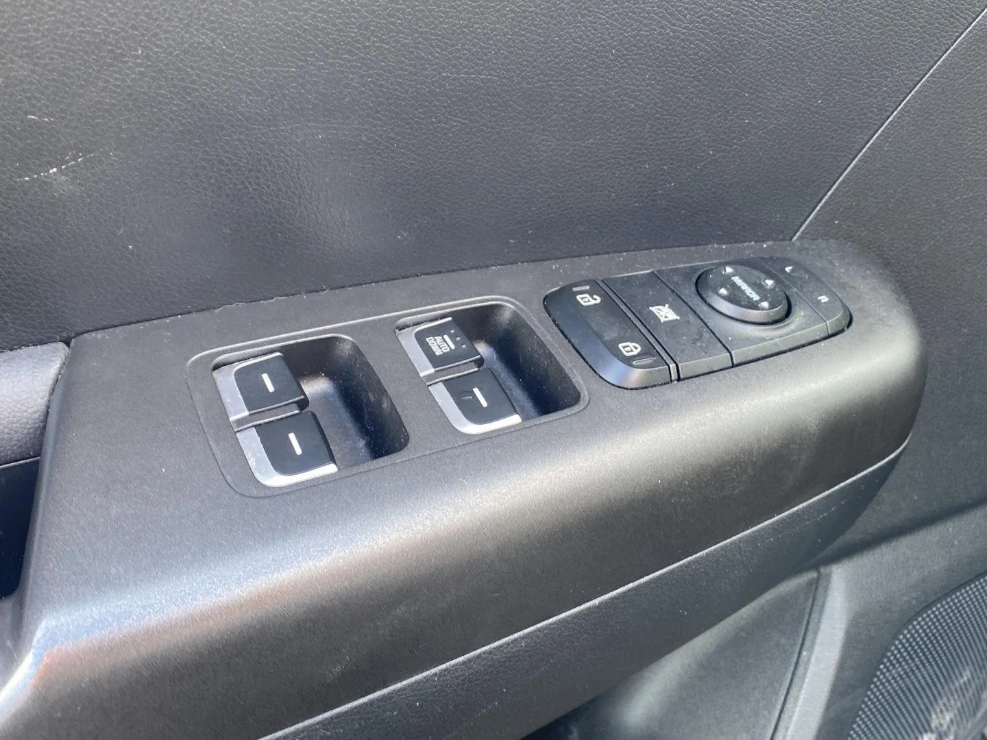 Used 2022 Pacific Blue Kia LX image 15