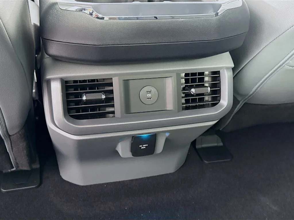 2025 Ford F-150 Lightning Flash - Photo 27