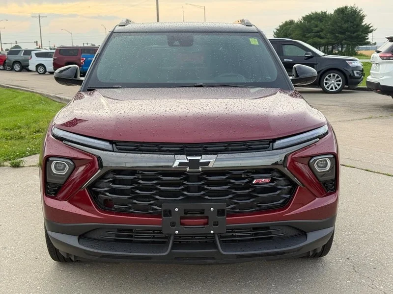 Certified Used 2025 Crimson Metallic Chevrolet FWD 4dr RS image 9
