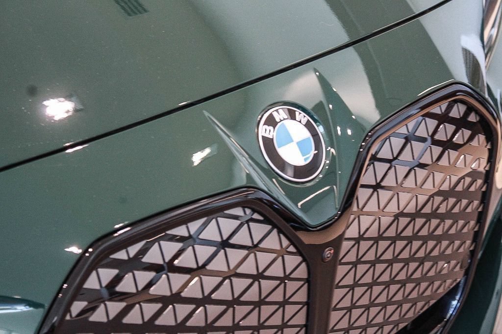 New 2026 Cape York Green Metallic BMW eDrive40 image 9