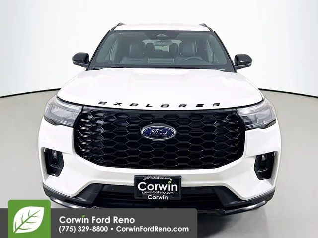 New 2026 Star White Metallic Tri-Coat Ford ST-Line image 2