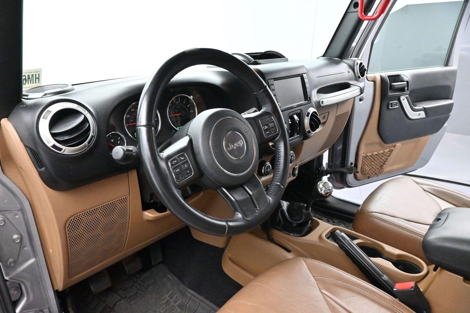Used 2017 Billet Silver Metallic Clearcoat Jeep Sahara image 16