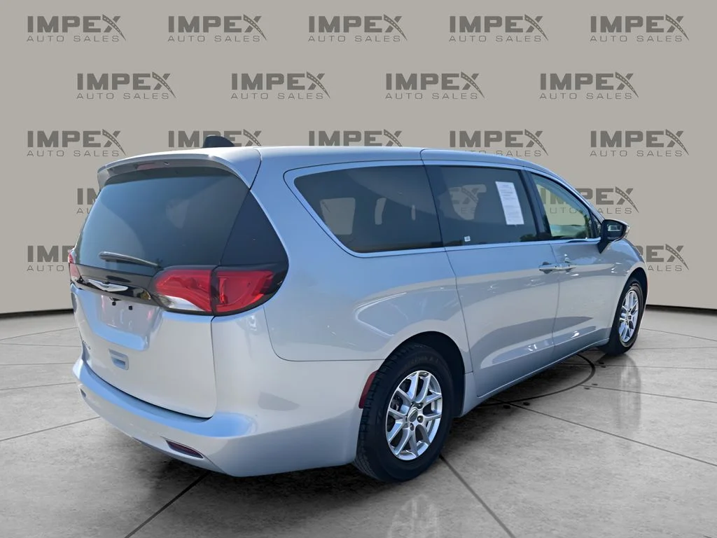 Used 2023 Silver Chrysler LX image 5