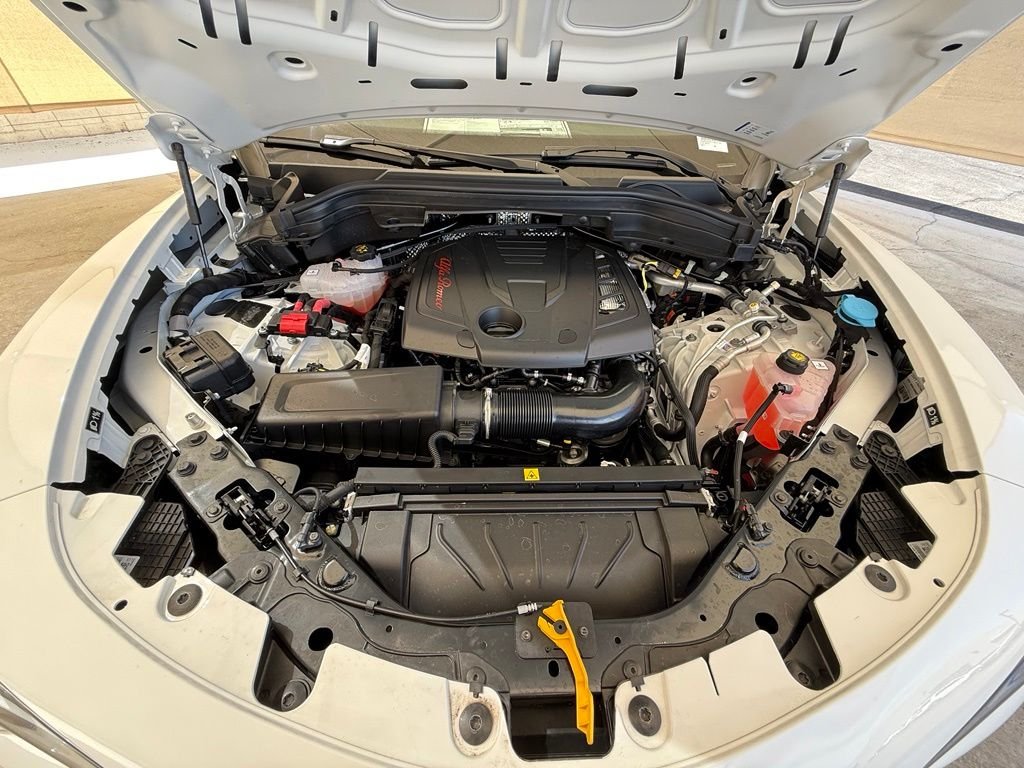 New 2026 Milano White Exterior Paint Alfa Romeo Base image 50