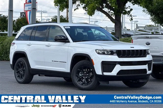 2026 Jeep Grand Cherokee Laredo Altitude