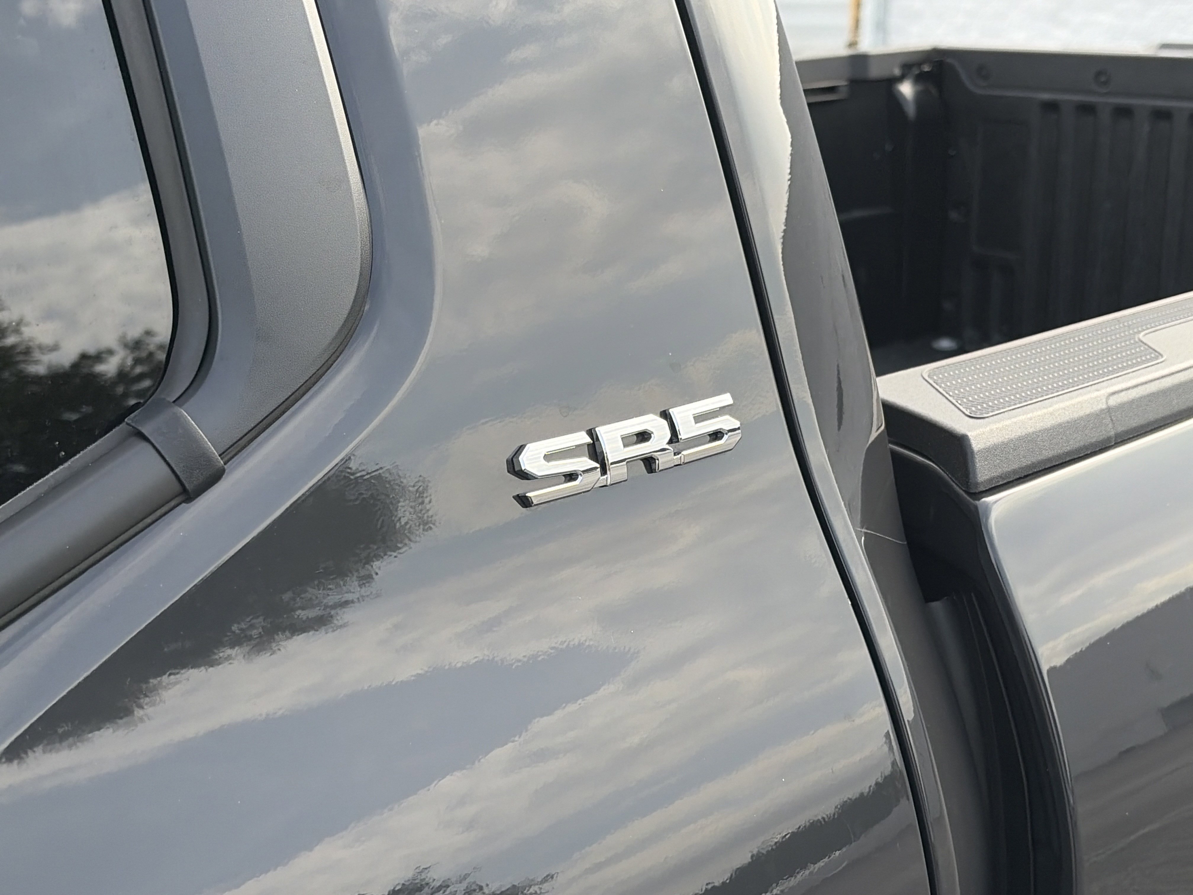 2025 Toyota Tacoma SR5 - Photo 24