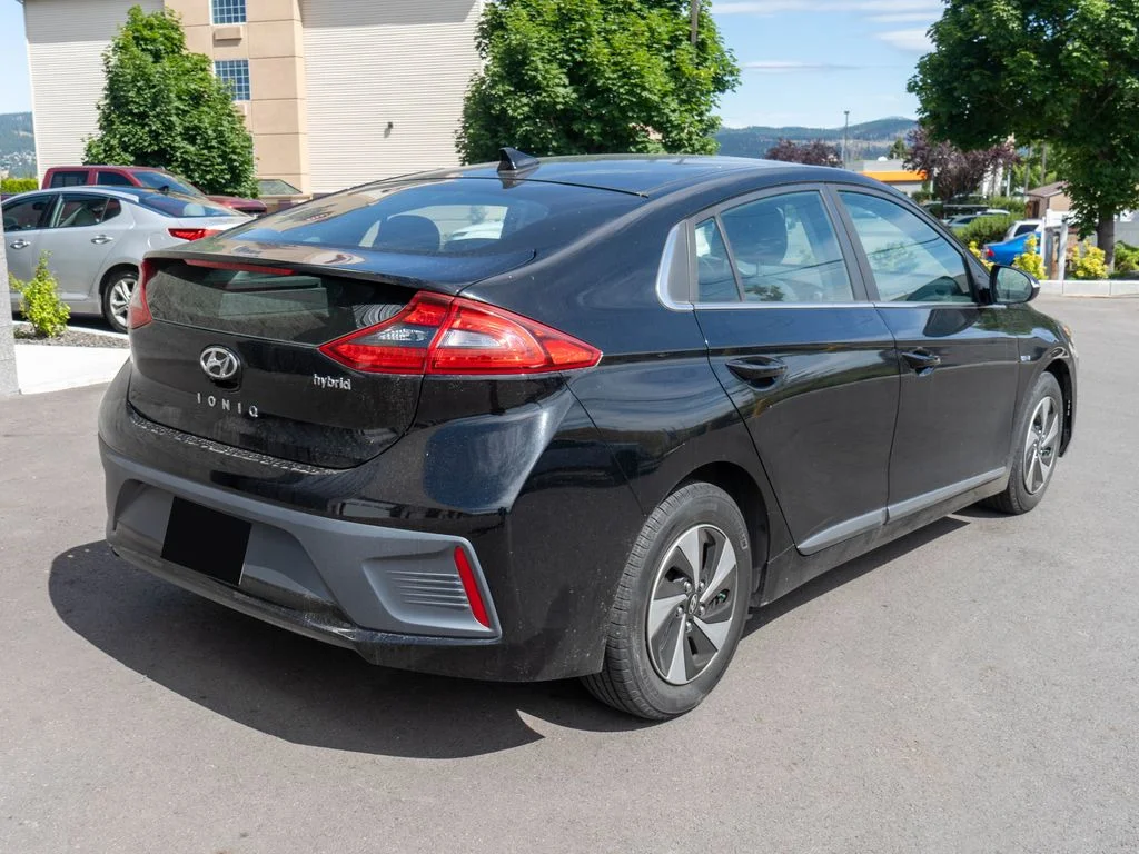 Used 2017 Black Hyundai SEL image 7