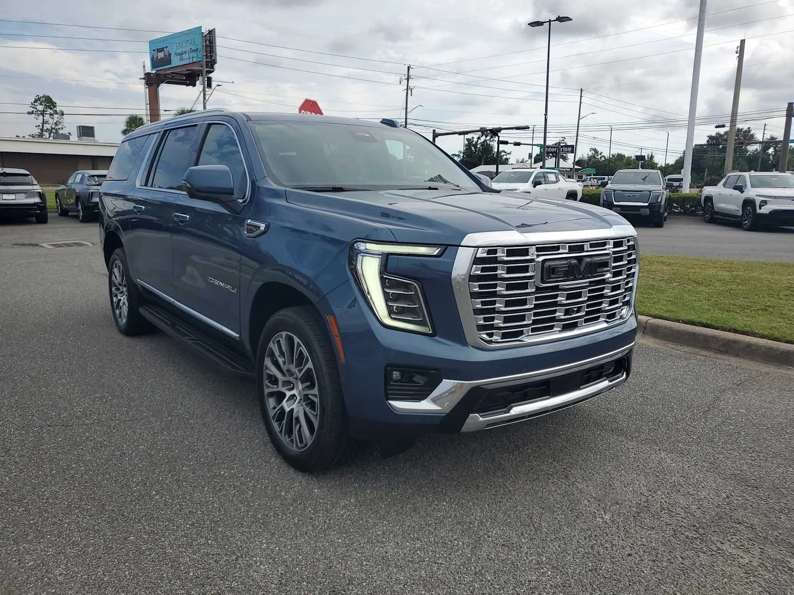 2025 GMC Yukon XL Denali - Photo 8
