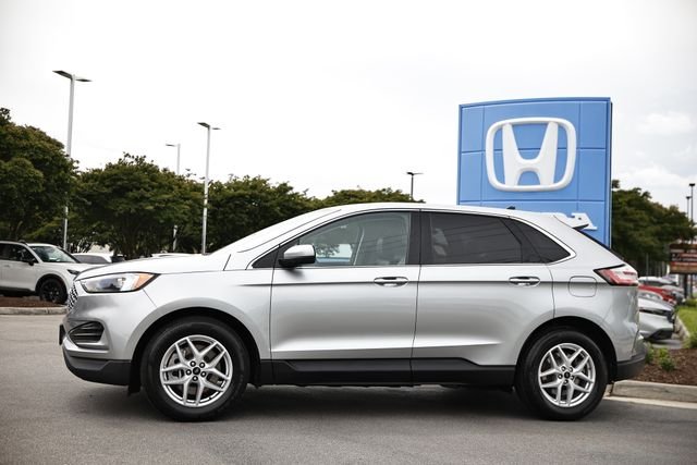 Used 2024 Silver Metallic Ford SEL image 4