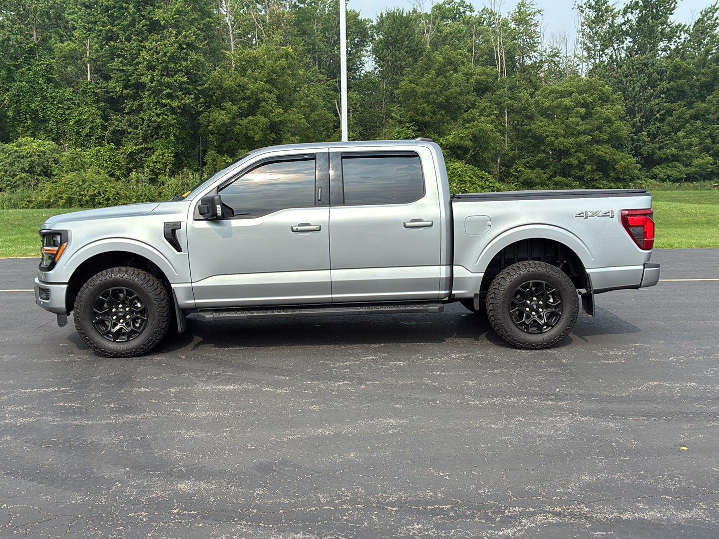 Used 2024 Iconic Silver Ford XLT image 12