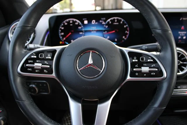 Used 2022  Mercedes-Benz GLB 250 image 12