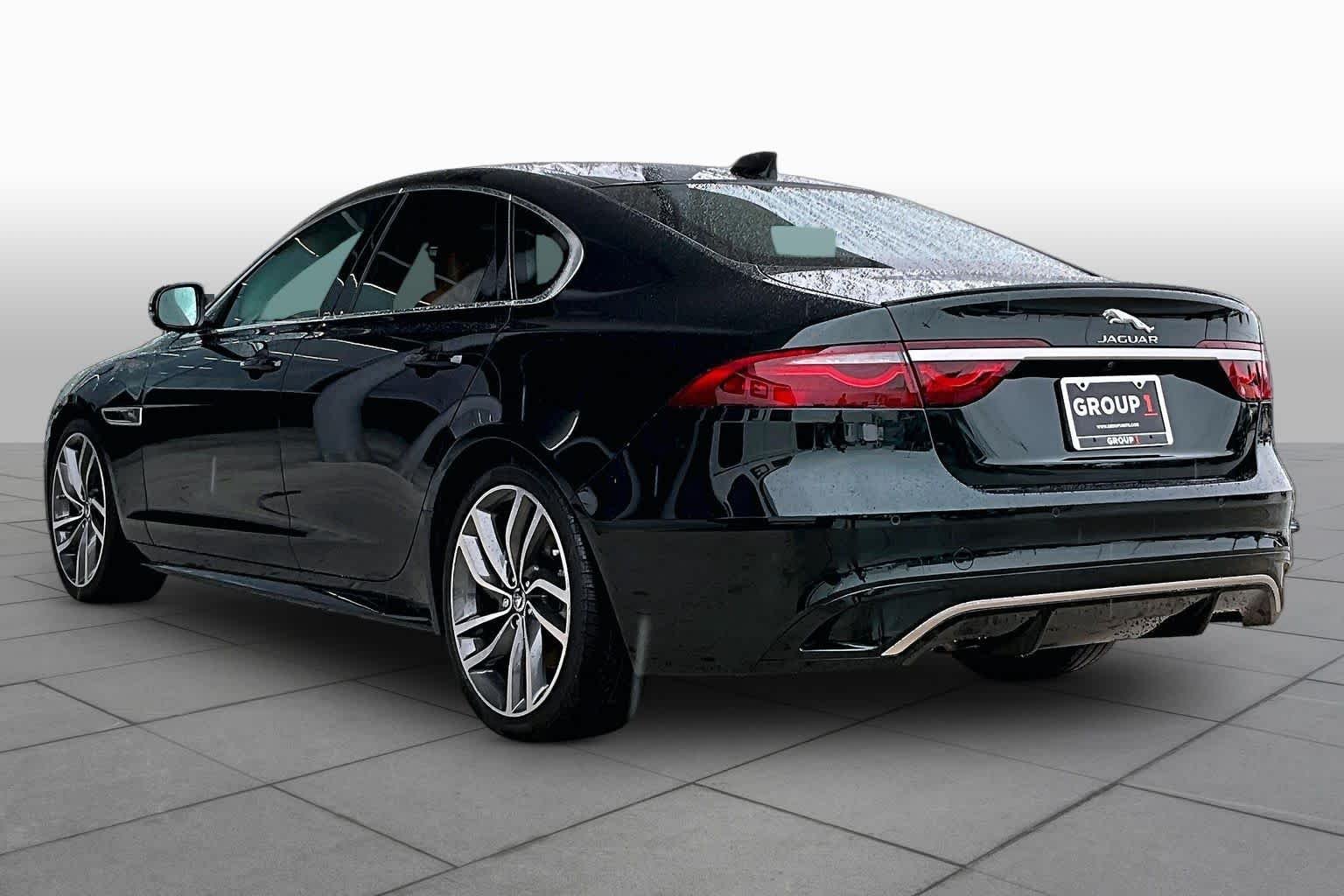 Used 2024 Santorini Black Metallic Jaguar R-Dynamic SE image 12