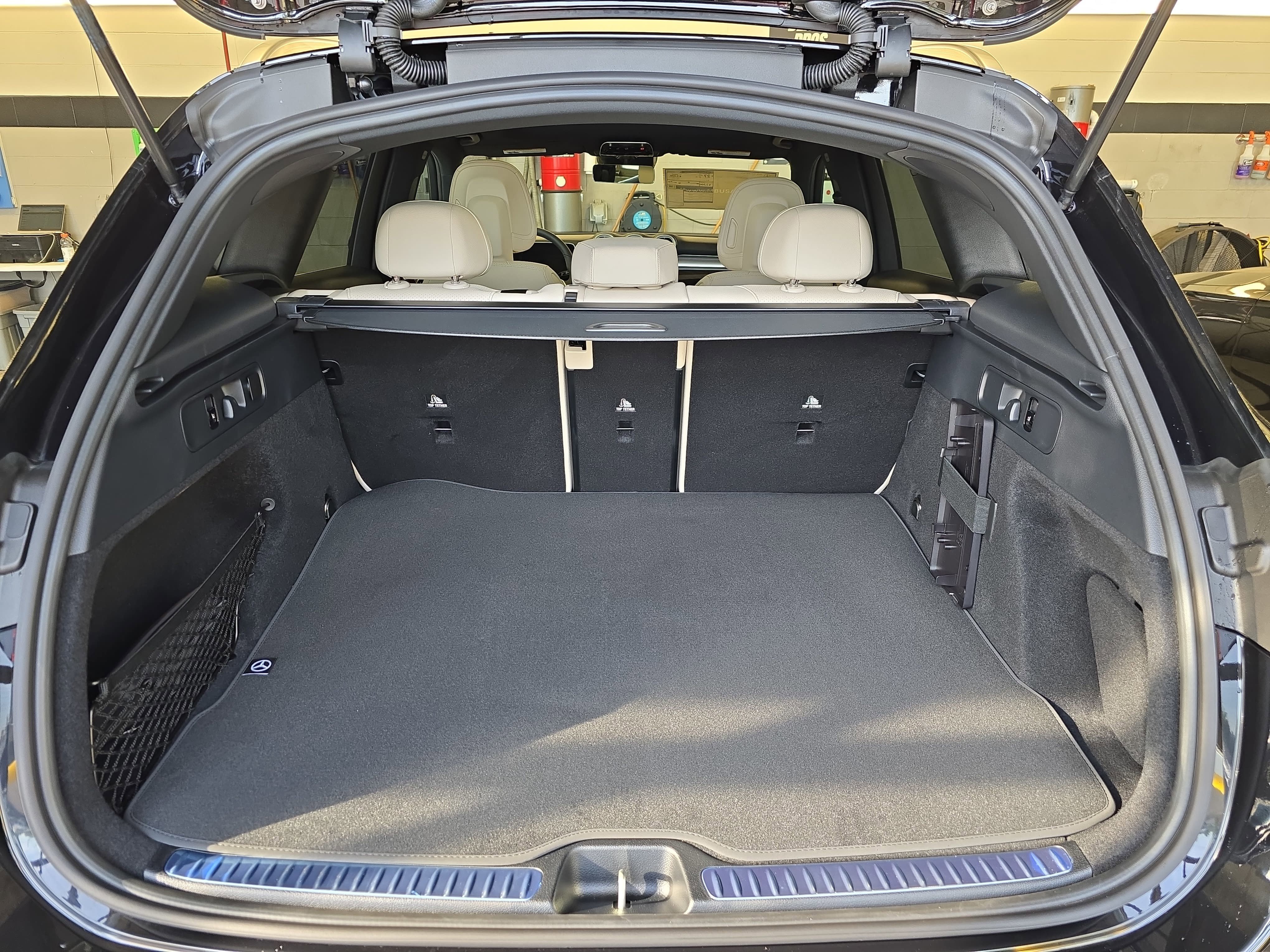 New 2026 Obsidian Black Metallic Mercedes-Benz GLC300 image 13