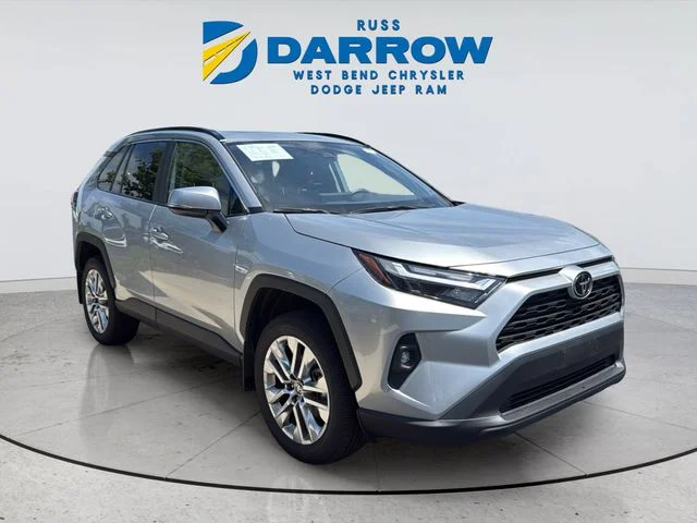 Used 2025 Silver Toyota XLE Premium image 7