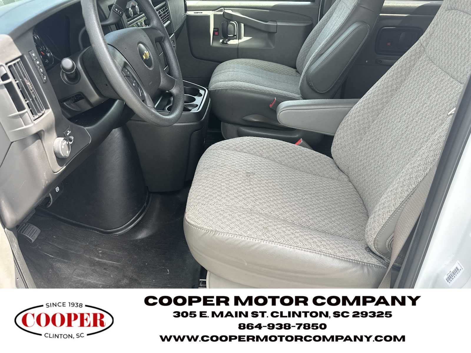Used 2025 Summit White Chevrolet LS image 9