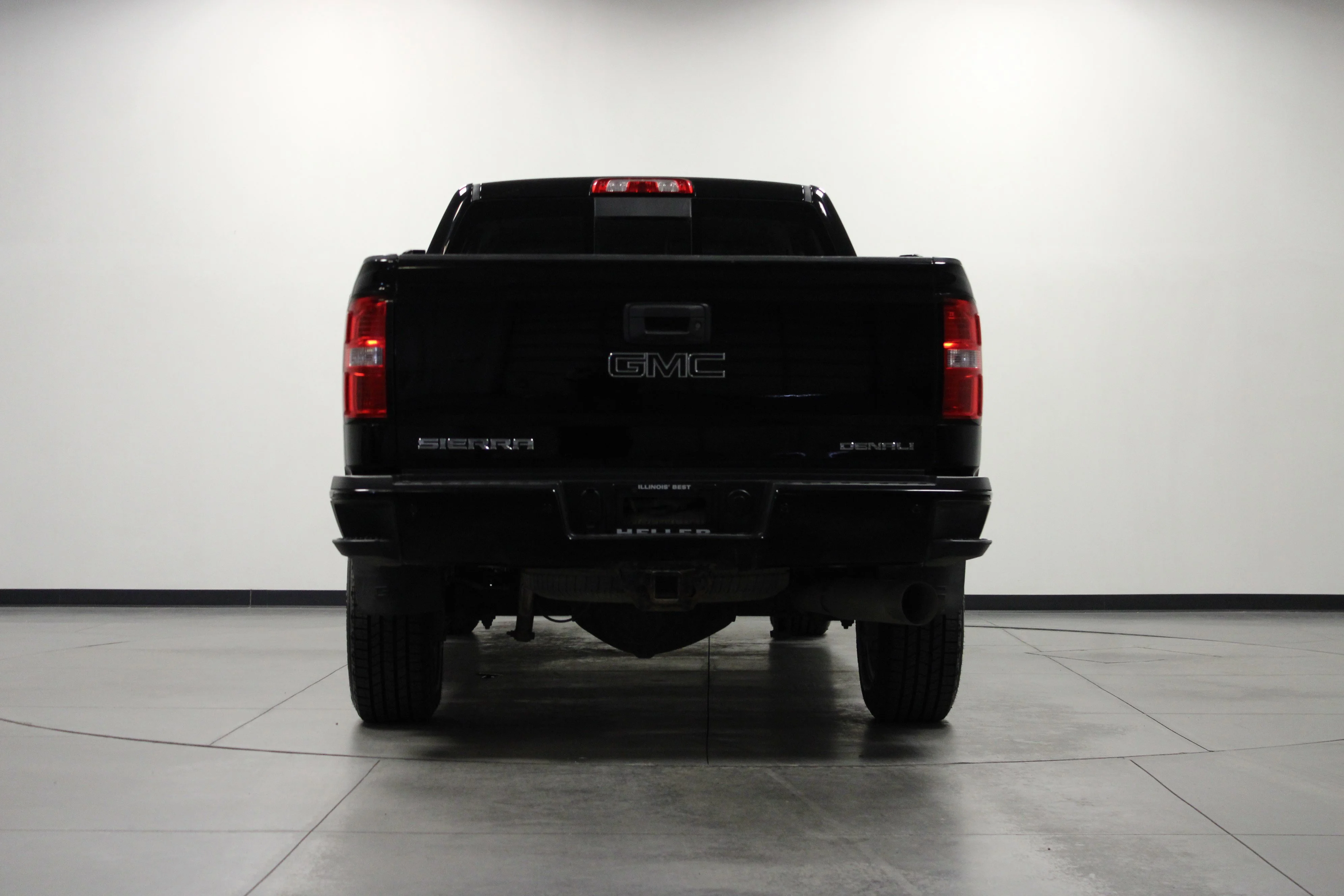 Used 2017 ONYX BLACK GMC Denali image 5