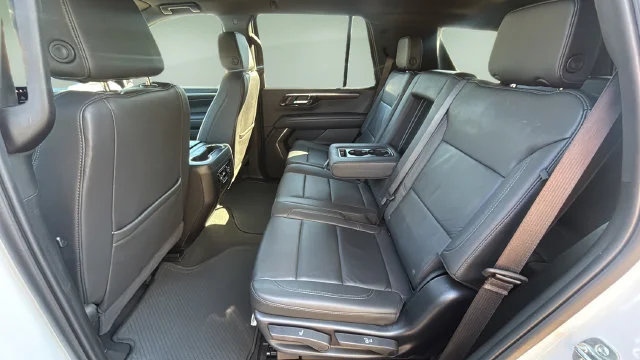 Used 2025 Summit White Chevrolet LT image 18