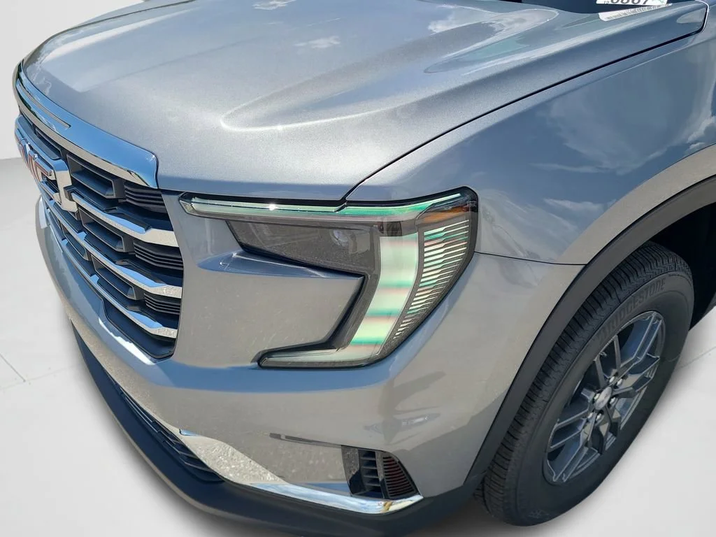 New 2026 Sterling Metallic GMC Elevation image 24