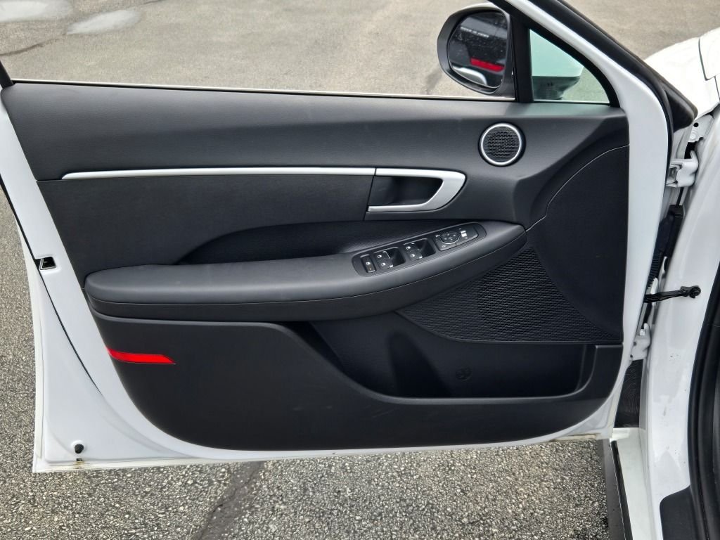 Used 2026 White Hyundai SE image 18