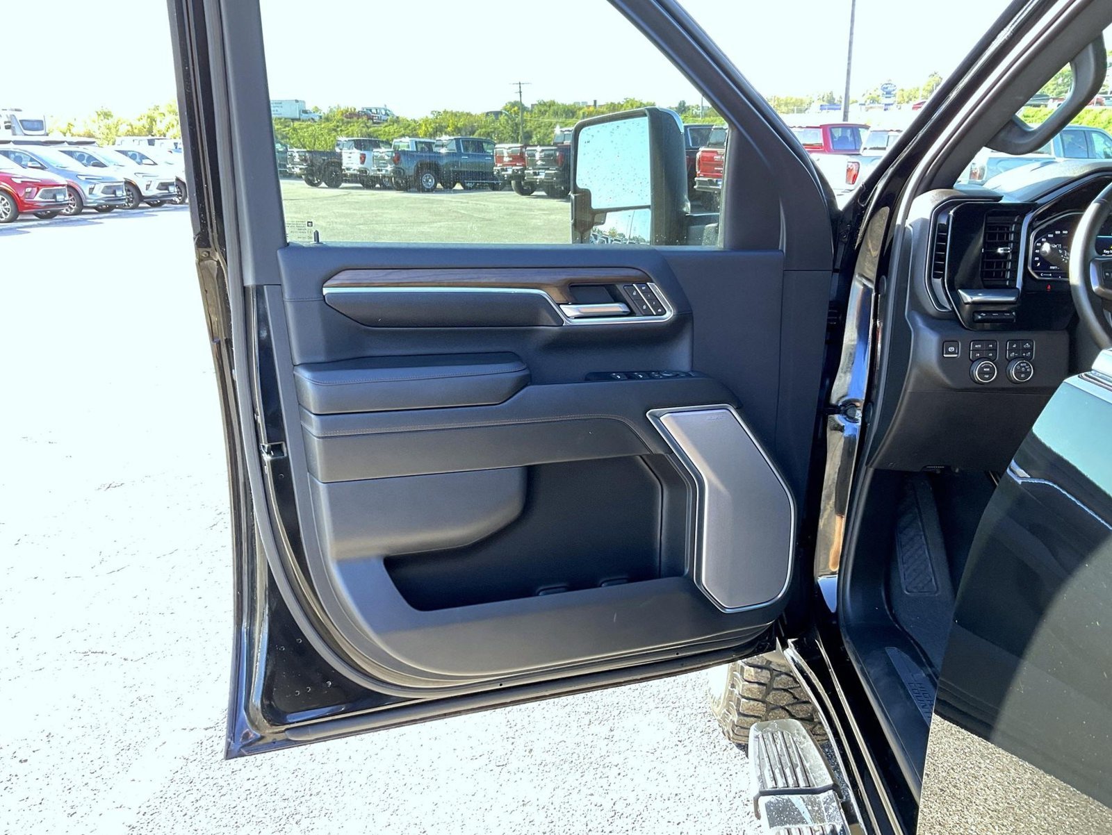 Used 2024 Black Chevrolet High Country image 9