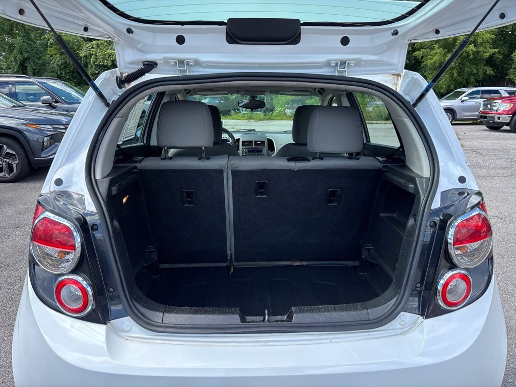 Used 2016 White Chevrolet LS image 11