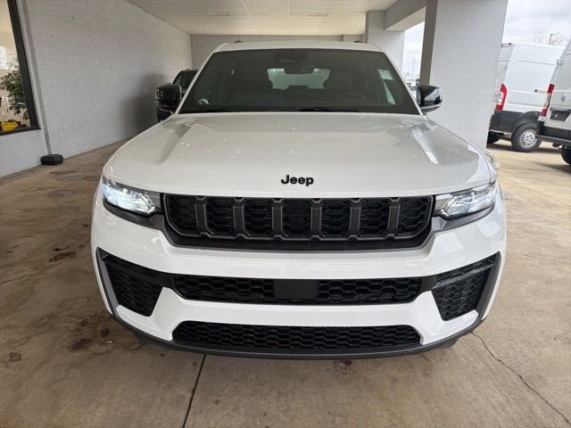 New 2026 Bright White Clear-Coat Exterior Paint Jeep Altitude image 10