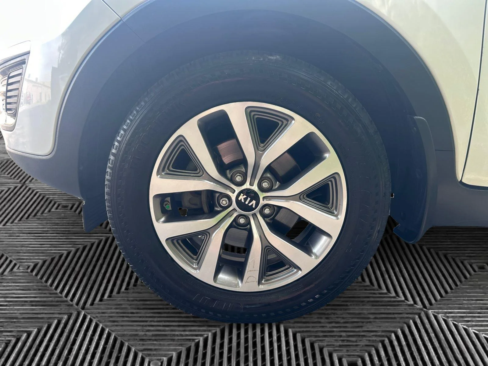 Used 2014 Clear White Kia LX image 14