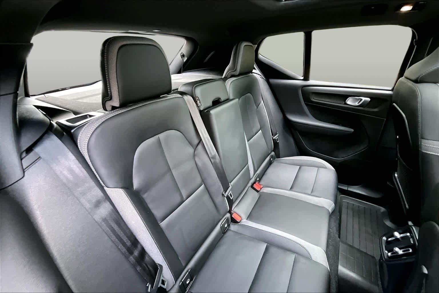 Used 2023 Fjord Blue Metallic Volvo Ultimate image 18